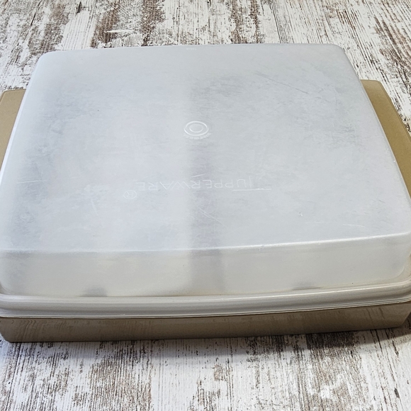 Vintage Tupperware Deviled Egg Keeper Carrier Tray 723-3 Tan Holds 16 Eggs - Picture 5 of 5